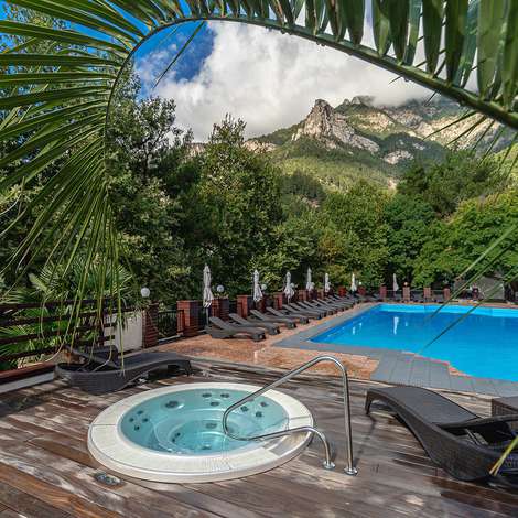 Open SPA - это акватермы, панорамная сауна, Aura дома и подогреваемый бассейн с видом на горы