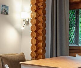 Двухэтажный коттедж-сруб на три спальни 